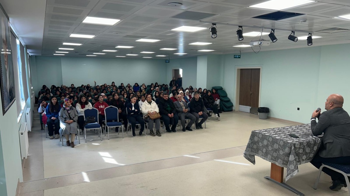 OKULUMUZDA ''10 ARALIK DÜNYA İNSAN HAKLARI GÜNÜ'' PROGRAMI YAPILDI
